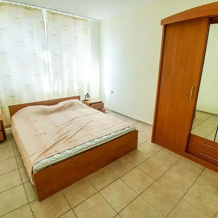 Apartment Sunny Holiday Warna