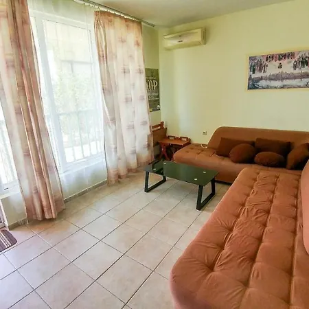 Sunny Holiday Apartment